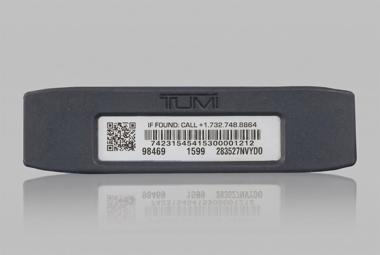 Металлическая пластина TUMI Tracer с уникальным номером